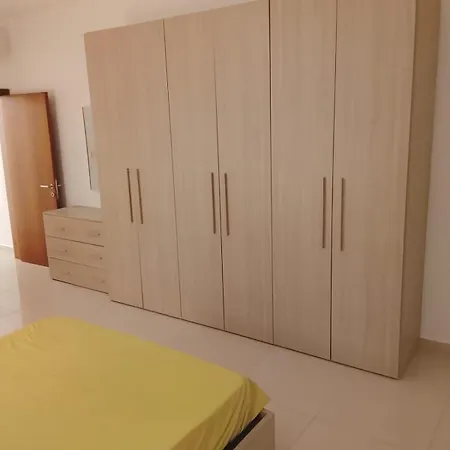 Sorrento Apartment *